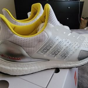 Ultraboost DNA X LEGO PLAT